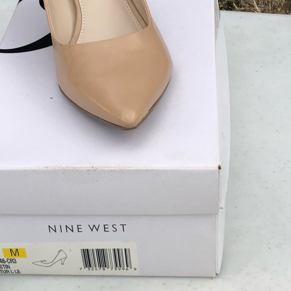 Nude Pumps
